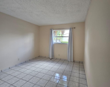 11604 Nw 29th Court Nw - Photo Thumbnail 5