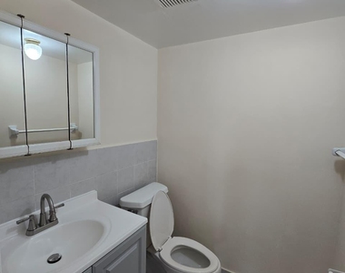 11604 Nw 29th Court Nw - Photo Thumbnail 3