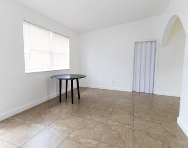 630 Nw 15th Terrace - Photo Thumbnail 4