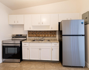 630 Nw 15th Terrace - Photo Thumbnail 2
