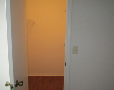 3310 N Pinewalk Drive N - Photo Thumbnail 8