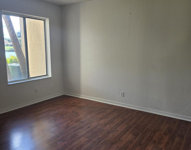 3310 N Pinewalk Drive N - Photo Thumbnail 12