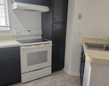 3310 N Pinewalk Drive N - Photo Thumbnail 4
