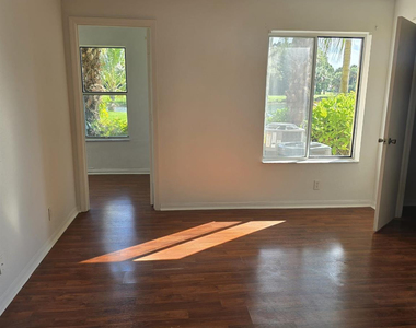3310 N Pinewalk Drive N - Photo Thumbnail 7