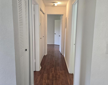 3310 N Pinewalk Drive N - Photo Thumbnail 11