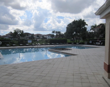 3310 N Pinewalk Drive N - Photo Thumbnail 23