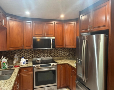 3120 Ne 8th Avenue - Photo Thumbnail 1