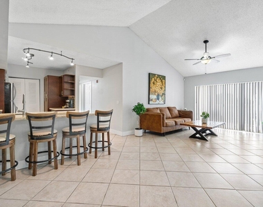 2620 S University Drive - Photo Thumbnail 3