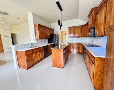 4409 Whitmere Court - Photo Thumbnail 10