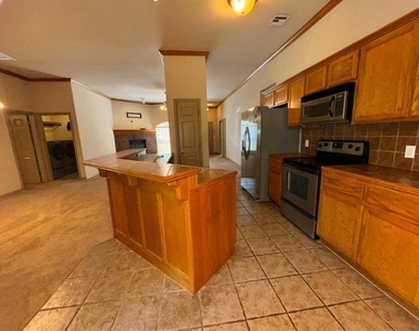 1424 Teakwood Drive - Photo Thumbnail 7