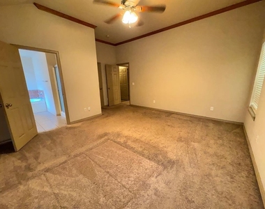 1424 Teakwood Drive - Photo Thumbnail 9
