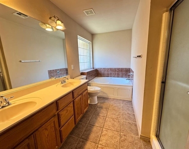 1424 Teakwood Drive - Photo Thumbnail 10