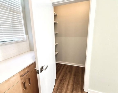 627 Couch Drive - Photo Thumbnail 6