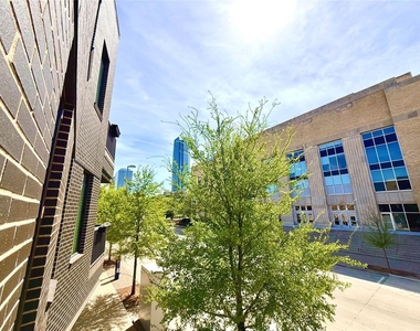 627 Couch Drive - Photo Thumbnail 8