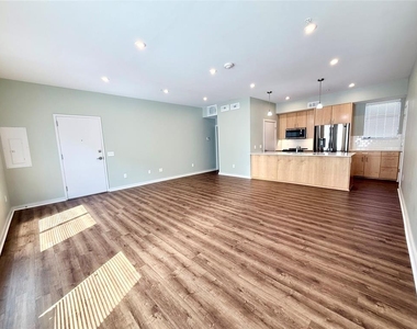 627 Couch Drive - Photo Thumbnail 5