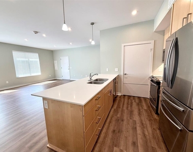 627 Couch Drive - Photo Thumbnail 2