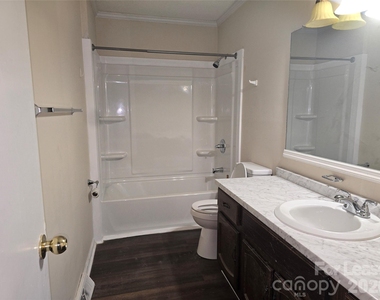 5323 Chestnut Lake Drive - Photo Thumbnail 14