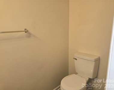 5323 Chestnut Lake Drive - Photo Thumbnail 13