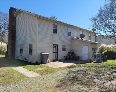 5323 Chestnut Lake Drive - Photo Thumbnail 9