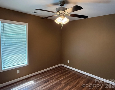 919 N Flint Street - Photo Thumbnail 4