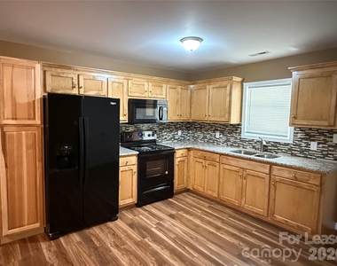 919 N Flint Street - Photo Thumbnail 2