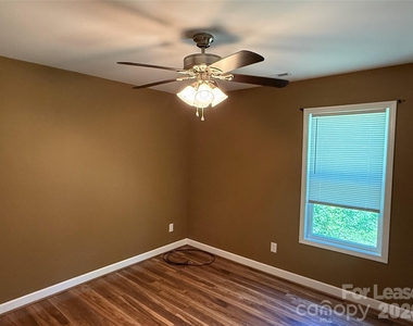 919 N Flint Street - Photo Thumbnail 6