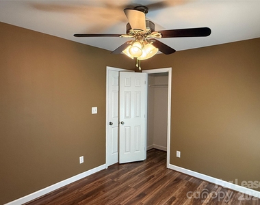 919 N Flint Street - Photo Thumbnail 5