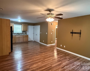 919 N Flint Street - Photo Thumbnail 1