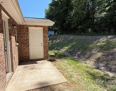 919 N Flint Street - Photo Thumbnail 9