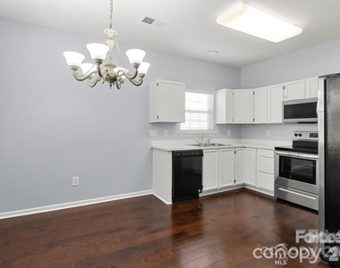6828 Ayrshire Glen Place - Photo Thumbnail 3