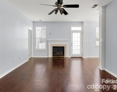 6828 Ayrshire Glen Place - Photo Thumbnail 4