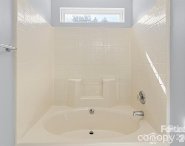 6828 Ayrshire Glen Place - Photo Thumbnail 9