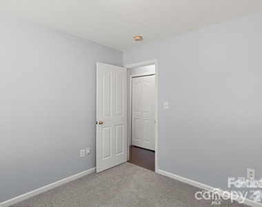 6828 Ayrshire Glen Place - Photo Thumbnail 11