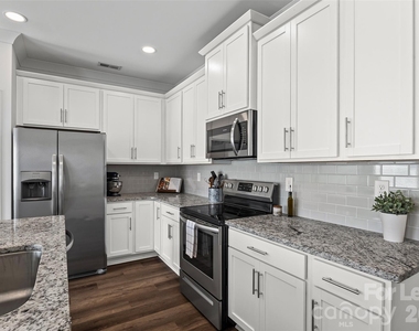 263 Keener Boulevard - Photo Thumbnail 7