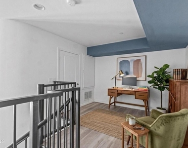 1901 Victoria Avenue - Photo Thumbnail 2