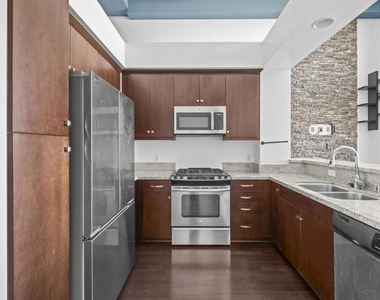 1901 Victoria Avenue - Photo Thumbnail 5