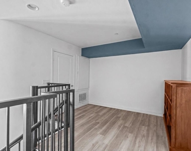 1901 Victoria Avenue - Photo Thumbnail 1