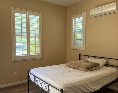 12609 Dupont - Photo Thumbnail 5