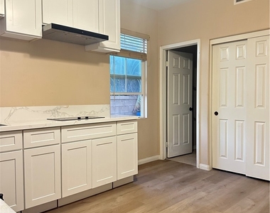 12609 Dupont - Photo Thumbnail 1