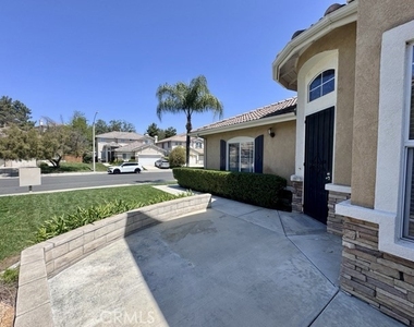 33021 Adelante Street - Photo Thumbnail 5