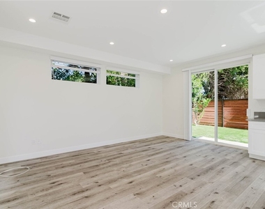 8107 Lemona Avenue - Photo Thumbnail 2