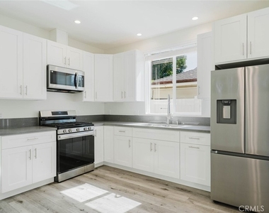 8107 Lemona Avenue - Photo Thumbnail 3
