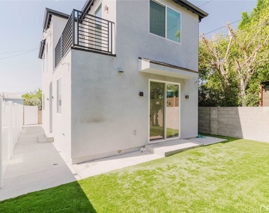 8107 Lemona Avenue - Photo Thumbnail 21