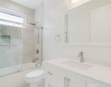 8107 Lemona Avenue - Photo Thumbnail 16