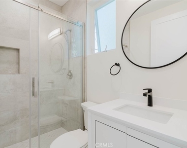 8107 Lemona Avenue - Photo Thumbnail 19