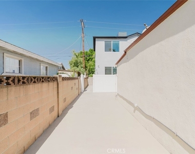 8107 Lemona Avenue - Photo Thumbnail 23