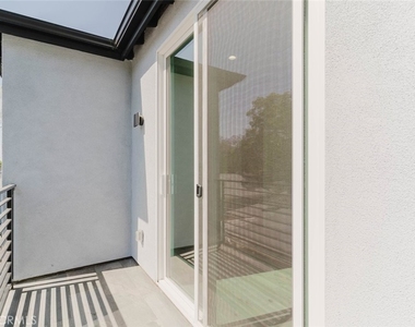 8107 Lemona Avenue - Photo Thumbnail 13
