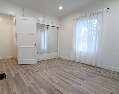 6101 S Hobart Boulevard - Photo Thumbnail 9