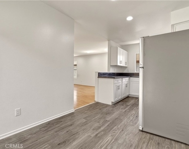 1155 Linden Avenue - Photo Thumbnail 4