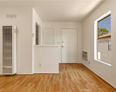 1155 Linden Avenue - Photo Thumbnail 6
